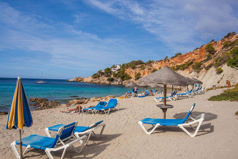 Cala d’Hort Ibiza, a popular beach!